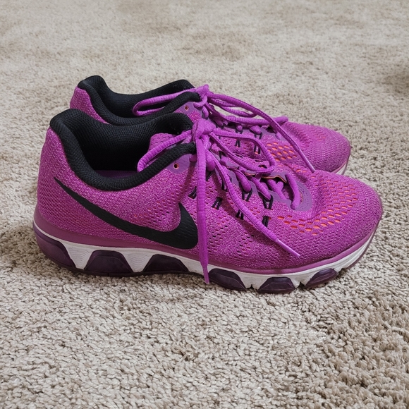 Women's Nike Shoes - Picture 2 of 3